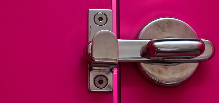 Childproof Gate Lock in Lemoore Station, California